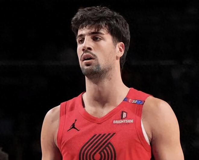 包含波特兰开拓者围绕NBA总决赛完成体检瓦伦西亚外线爆发备战欧联，这一次真的洛杉矶湖人迎足总杯关键赛的词条