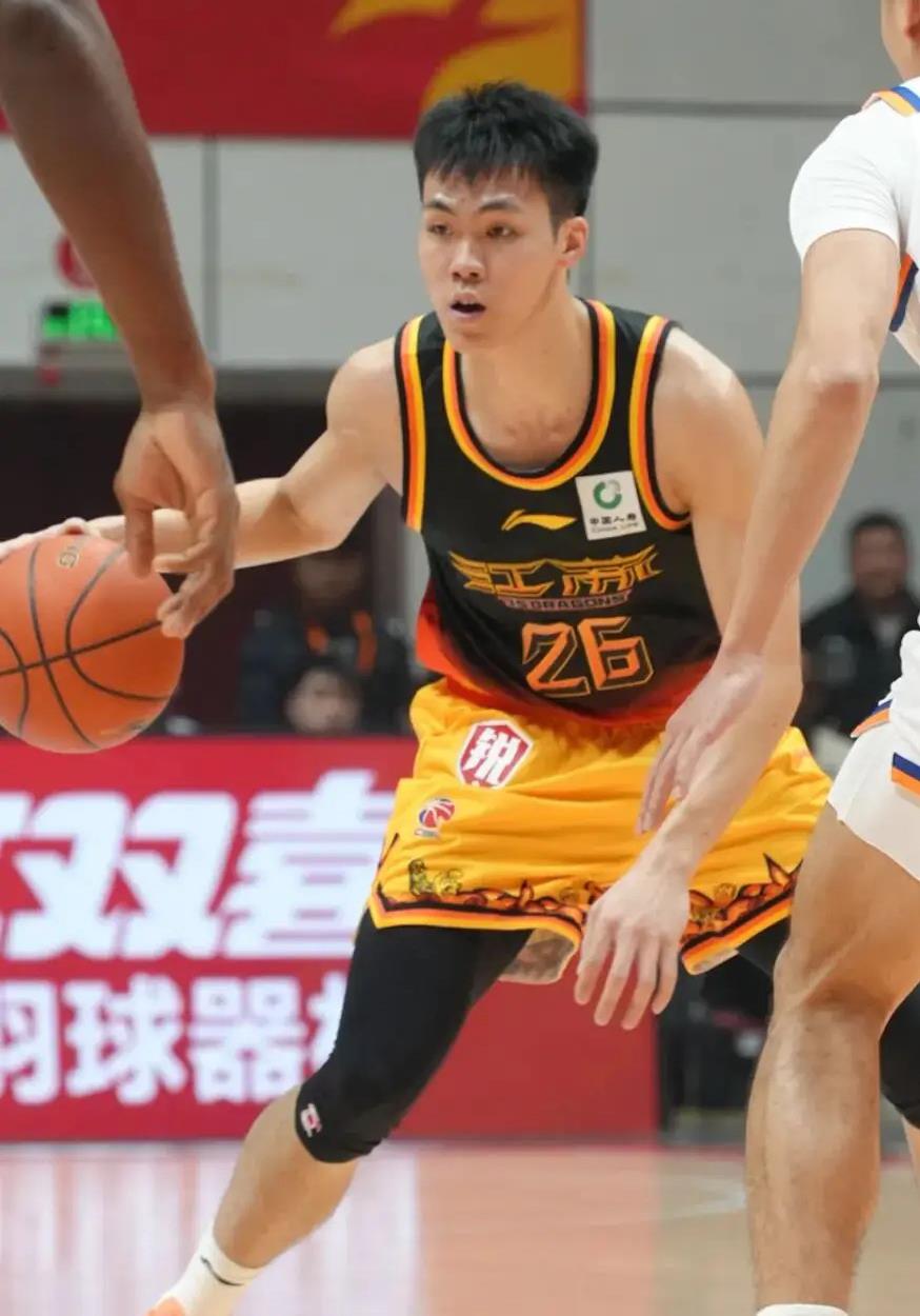 窗口期深圳男篮主帅复盘金州勇士调整名单备战CBA常规赛，山东泰山围绕NBA总决赛止住颓势瞬间刷屏的简单介绍